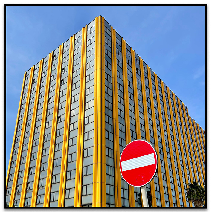 Michiel van Mens, dutch photographer, streetphotography,storytelling, color, pictures, photograph, sony alpha 6400, imagemaker, comics, silkscreen print, Amsterdam, Algorithms, Mathematica