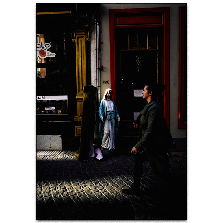 Michiel van Mens, dutch photographer, streetphotography,storytelling, color, pictures, photograph, sony alpha 6400, imagemaker, comics, silkscreen print, Amsterdam, Algorithms, Mathematica