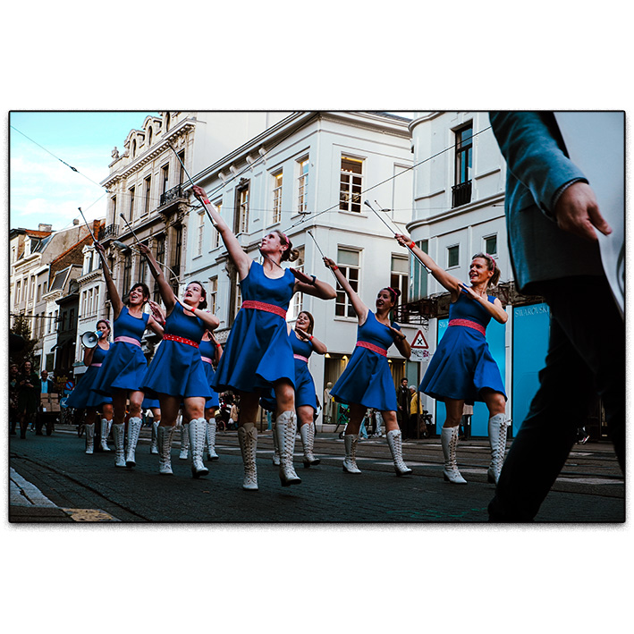 Michiel van Mens, dutch photographer, streetphotography,storytelling, color, pictures, photograph, sony alpha 6400, imagemaker, comics, silkscreen print, Amsterdam, Algorithms, Mathematica